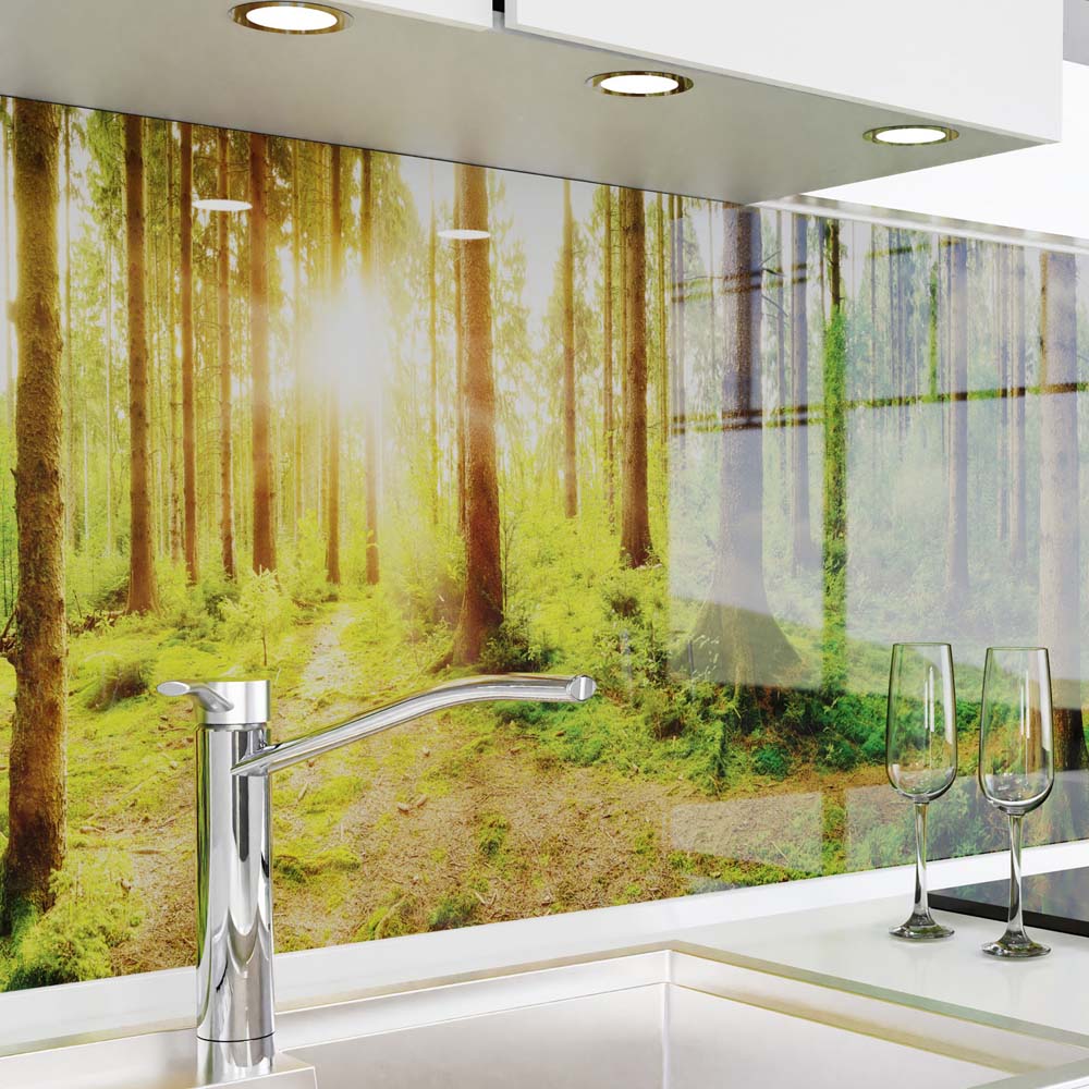 Küchenrückwand selbstklebend - Sonnenstrahlen im Wald