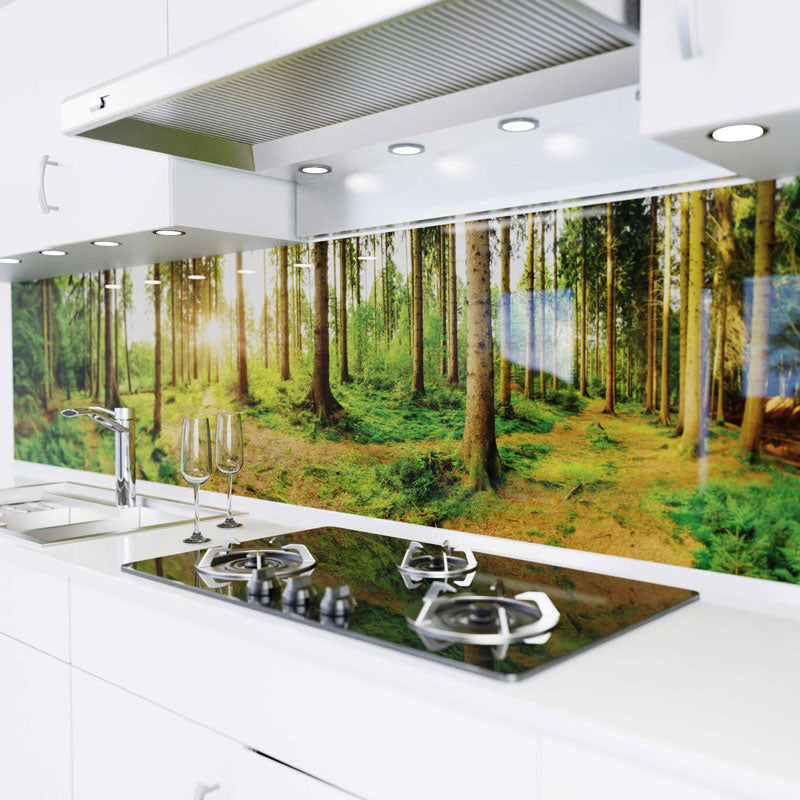 Küchenrückwand in Glasoptik - Sonnenstrahlen im Wald