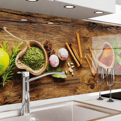 Küchenrückwand selbstklebend - Gewürze auf Holz