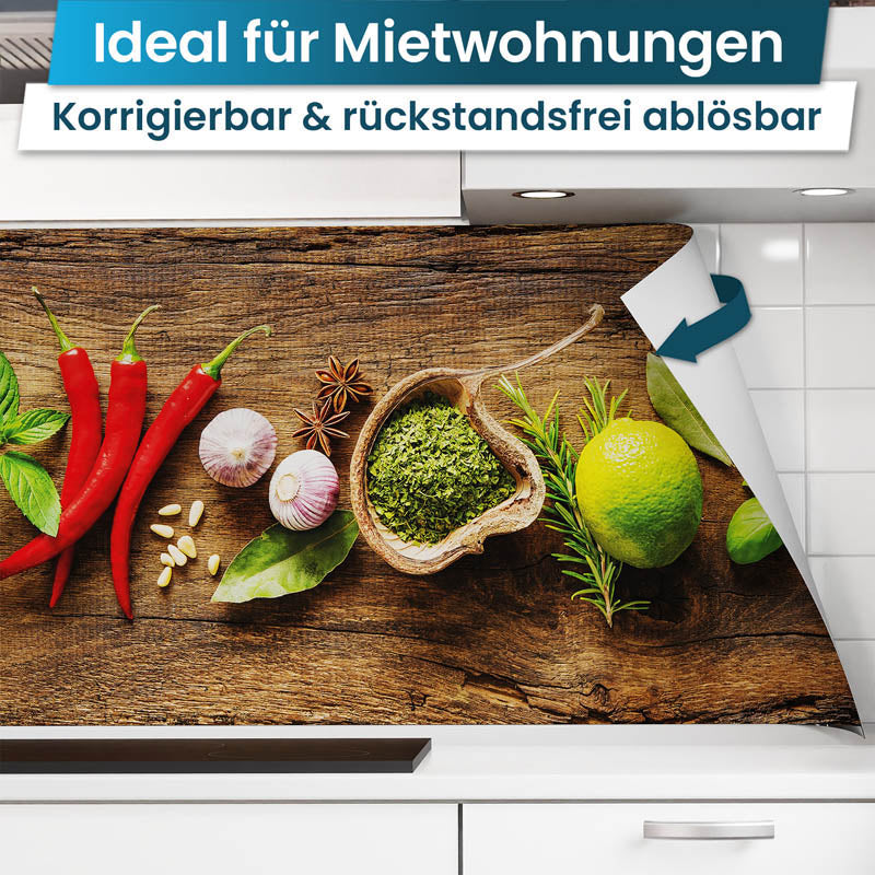 Küchenrückwand selbstklebend - Gewürze auf Holz