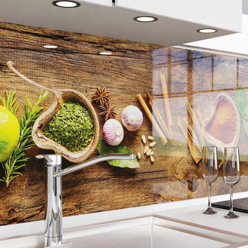 Küchenrückwand selbstklebend - Gewürze auf Holz